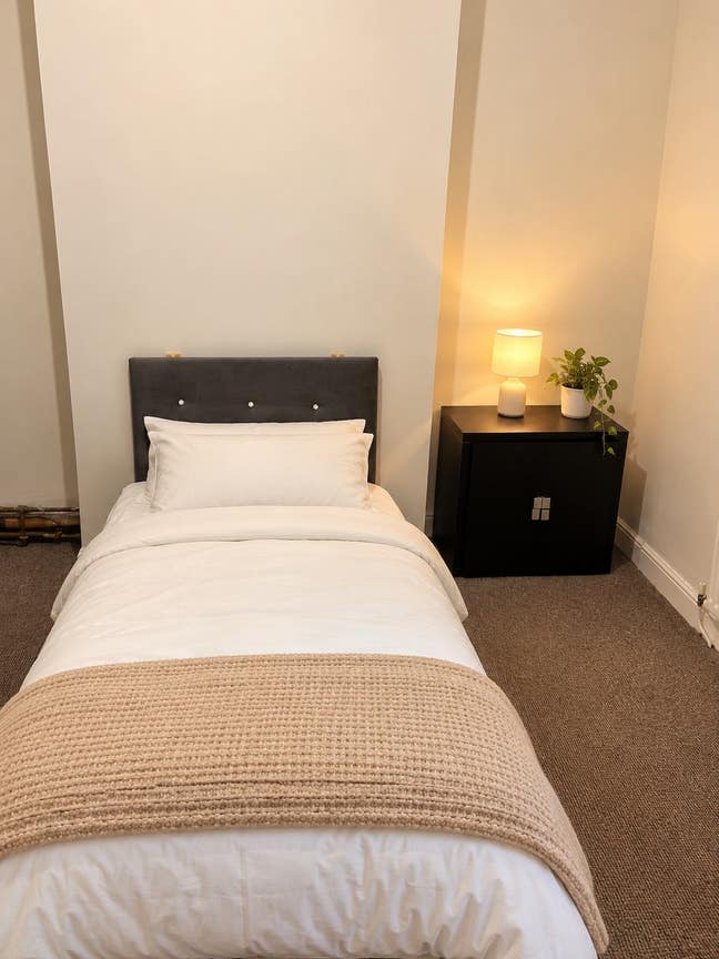 “Beautiful & Spacious Double Room-Fully Furnished Main Photo