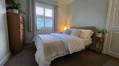 Double room with WFH spaces - &pound;700 inc all bills. Main Photo