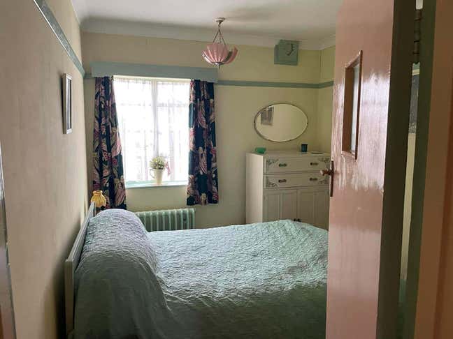 Double room in vintage flat in Leafy Wanstead Main Photo