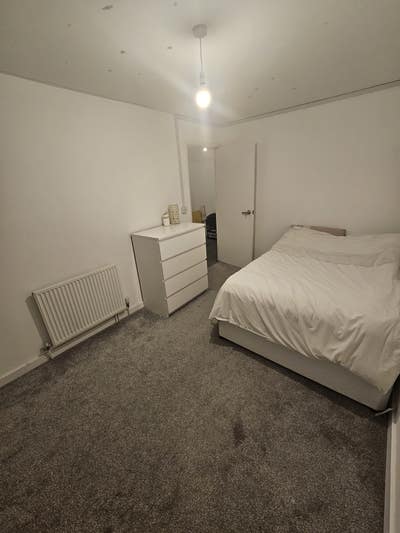 8min walk from cabot circus, home sharing Main Photo
