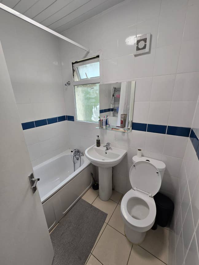 Newly refurbished 2 bedroom 1st floor flat in clos Main Photo