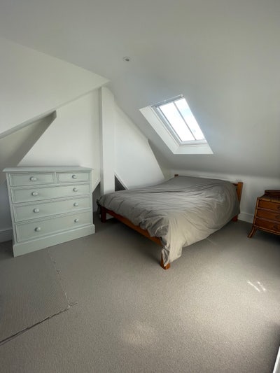 Light airy double bedroom with en-suite bathroom. Main Photo