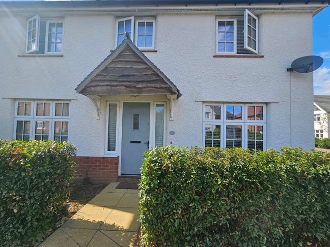 2 rooms available on quiet neighbourhood  Main Photo