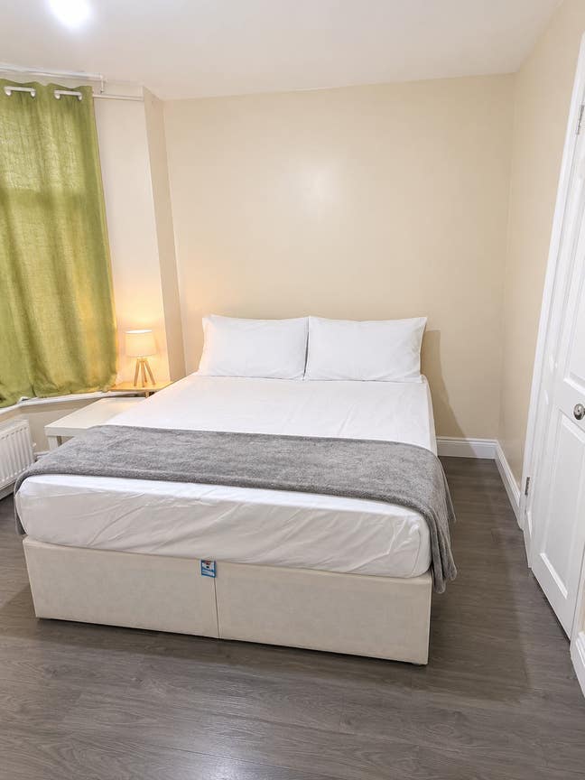 Ensuite Room available Couple/2PPl allow bills inc Main Photo