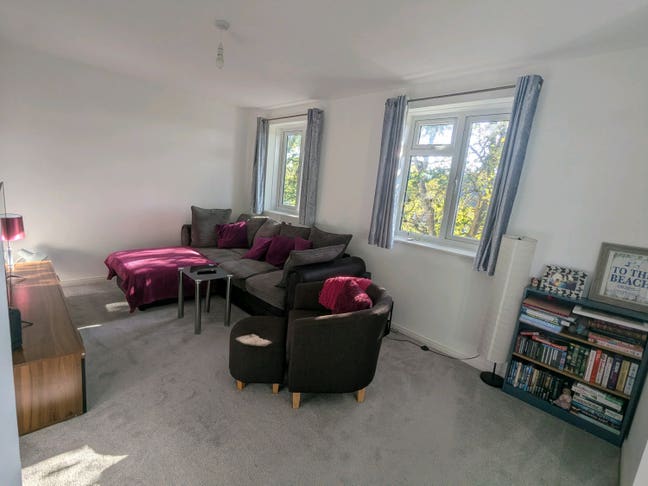 Double bedroom in 2-bed fkat Main Photo