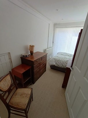 Double room with en suite and off-street parking Main Photo