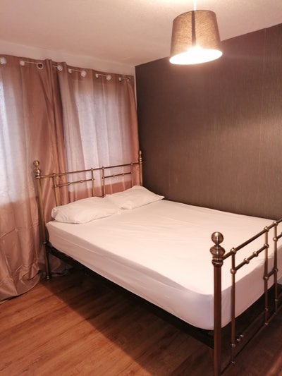 Double Room in Livingston  Main Photo