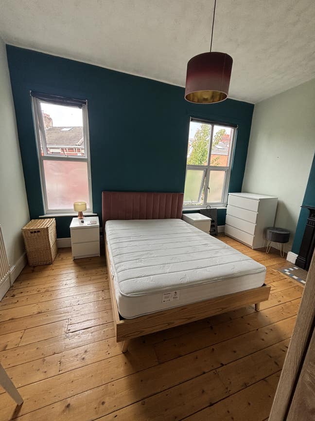 Spacious room in Old Trafford Main Photo