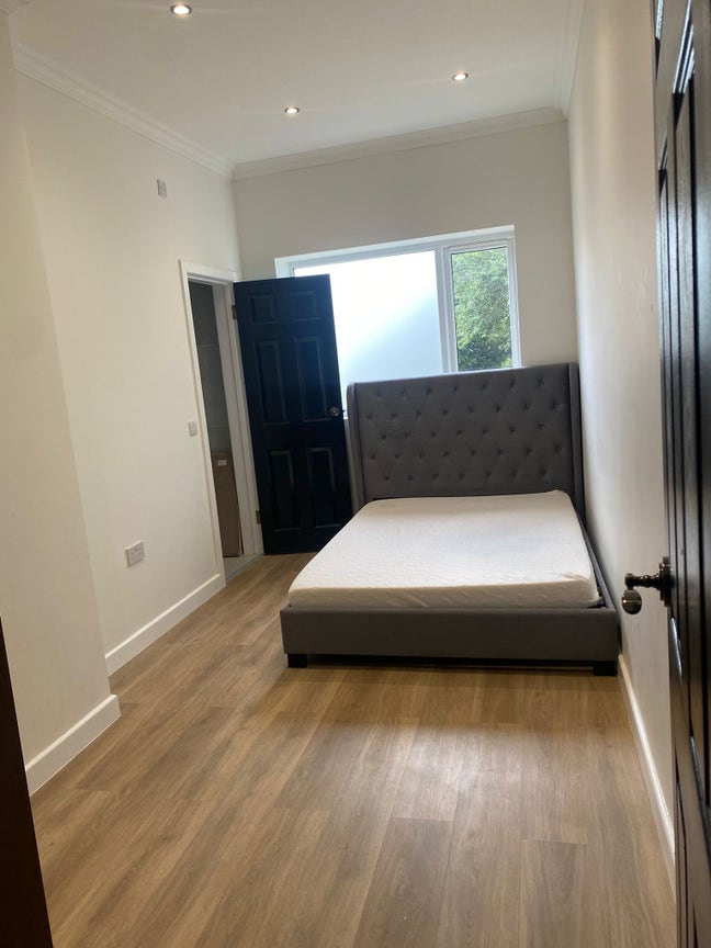 1 bed self contain (studio) Main Photo