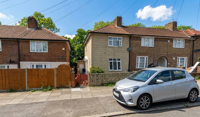 Studio Flat to Rent – Downderry Road - BR1 5QH Main Photo