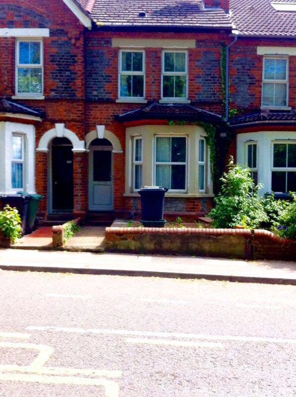 Double room to let neat Basingstoke Town centre  Main Photo