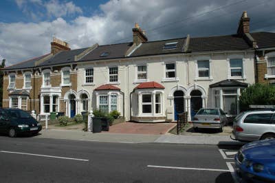 Two Bedroomed Garden Flat-on Road Parking Main Photo