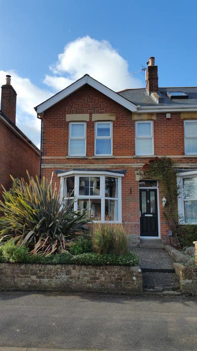 Rooms in eco house by Fareham station Main Photo