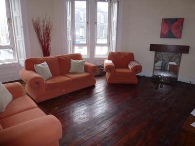 King Sized Room in Spacious Flatshare Main Photo