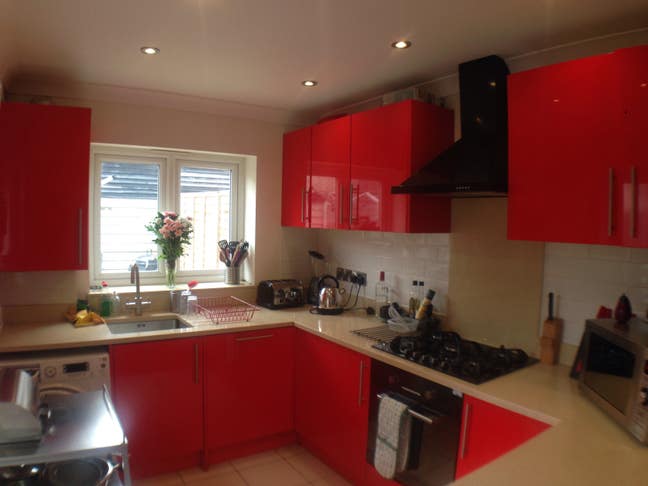 Funky Fun Fabulous and Furnished in Leyton Main Photo