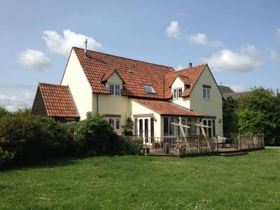 Room to rent in village location near Newmarket Main Photo