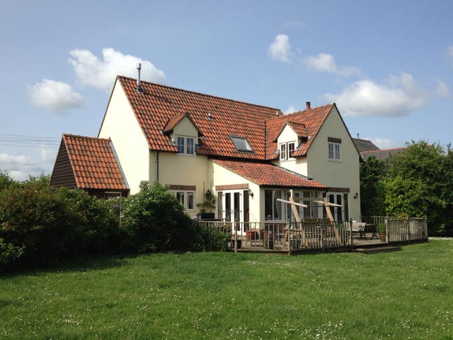 Room to rent in village location near Newmarket Main Photo