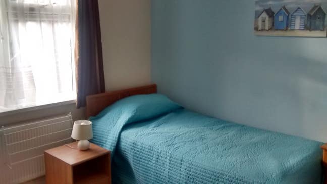 Monday to Friday Room to Let in Parkstone Main Photo