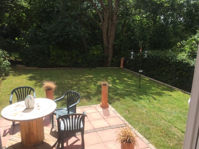  DBL ROOM overlooking private south facing garden Main Photo
