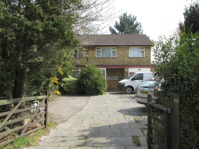 Double Room With En Suite in Hinchley Wood Main Photo