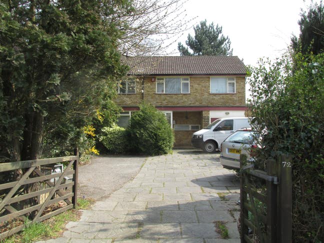 Double Room With En Suite in Hinchley Wood Main Photo