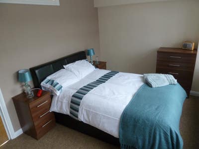 Beautiful Double Room Very Close to High St Main Photo