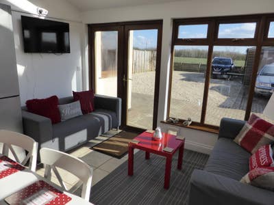 Aged 40-60 and looking for a mature house share?  Main Photo