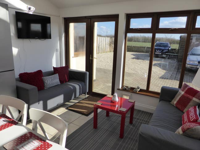 Aged 40-60 and looking for a mature house share?  Main Photo