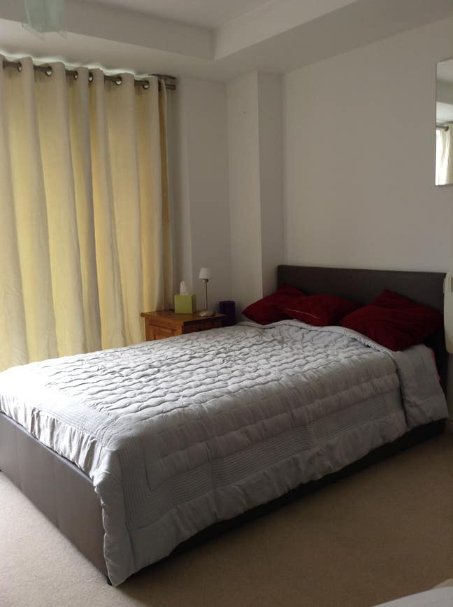 Spacious double room in heart Feltham  Main Photo