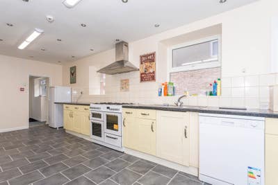 Ideal for working in the Dockyard! Main Photo