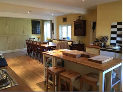 Spacious rooms in large house close to Salisbury Main Photo