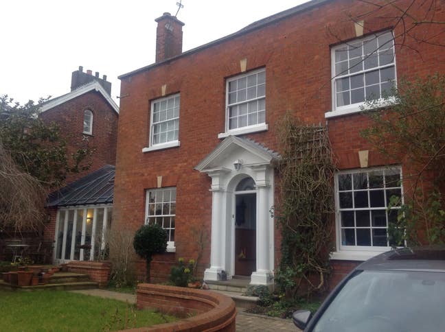 Great room in beautiful spacious detached house! Main Photo