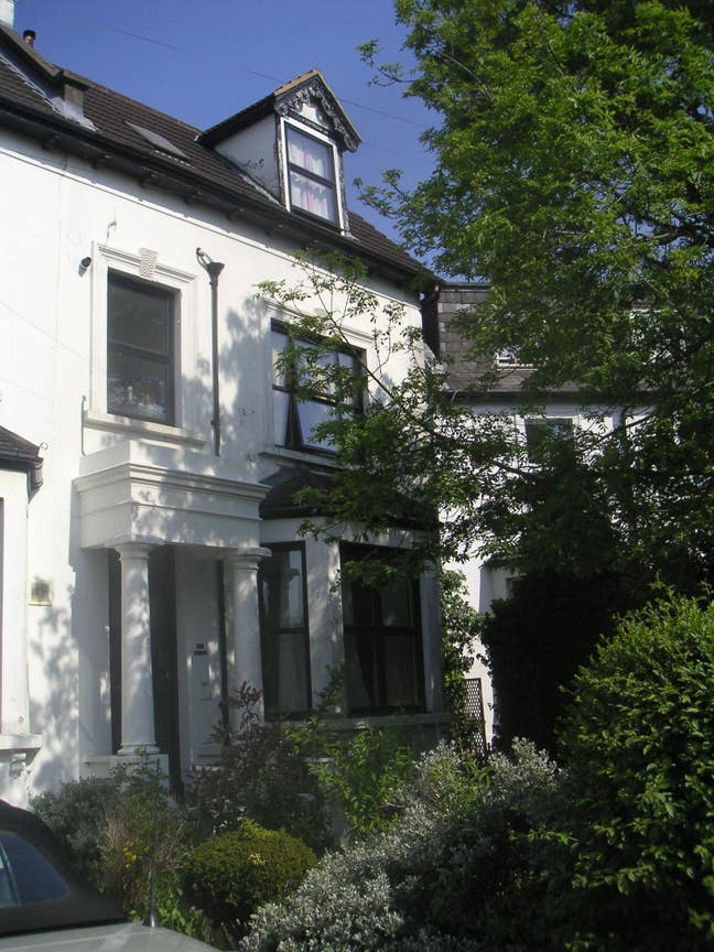 Single room close to town centre  available now Main Photo