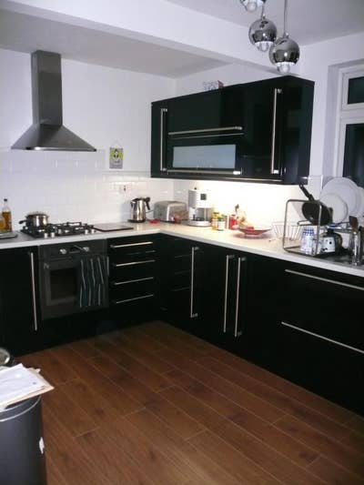 A furnished room to let in Worcester City.  Main Photo