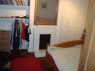 Double room in two bedroomed flat Main Photo