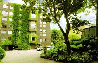 Double room in secure quiet flat off Battersea Sq Main Photo