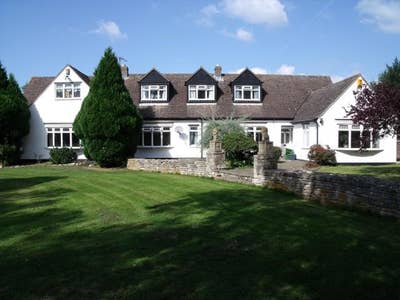 Large Dbl Bedroom En-Suite  in Highend Country Hse Main Photo