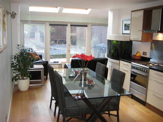 Balham double bed - private courtyard & garden Main Photo