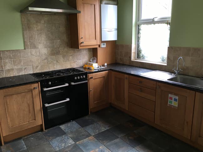 ***Large Double room in town centre** Main Photo