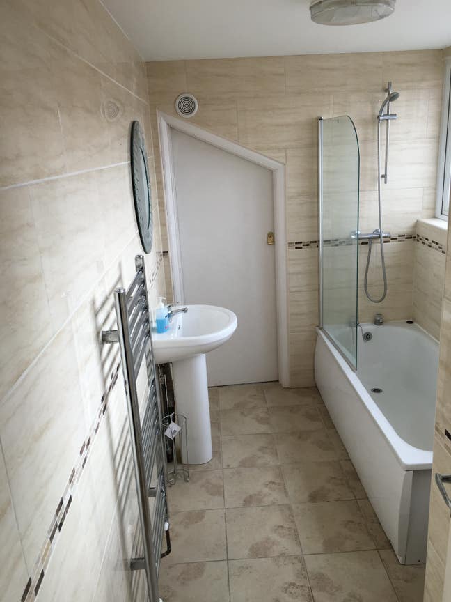 ***Large Double room in town centre** Main Photo