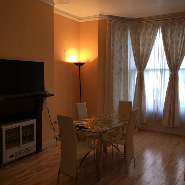 Monday to Friday - Nice room in West Kensington  Main Photo