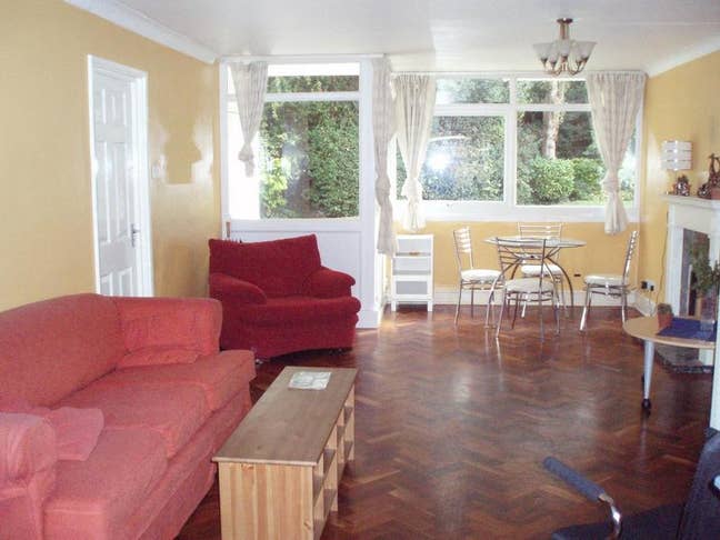 Clean & tidy & well furnished double rooms Main Photo