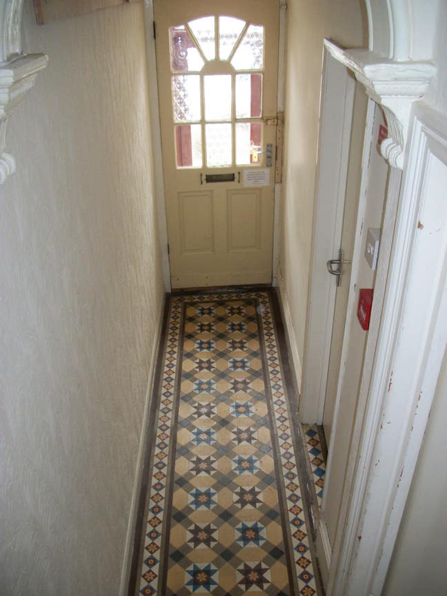 One Bedroom Studio Flat to Let Main Photo
