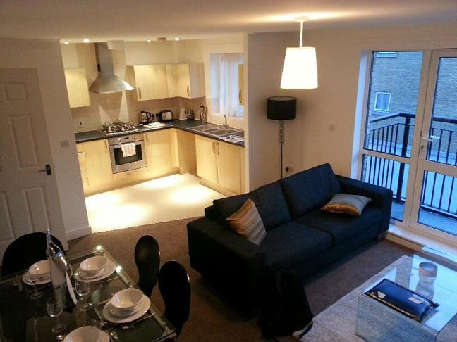 Double + Private Bathroom + bills included Main Photo