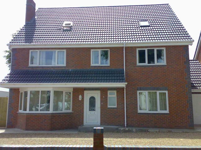 Large Double Room Available in Dudley Main Photo