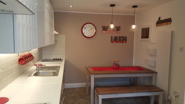 ****Perfect single room in FELTHAM*****  Main Photo