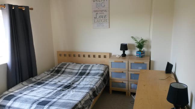 Double room in quiet professional house Main Photo