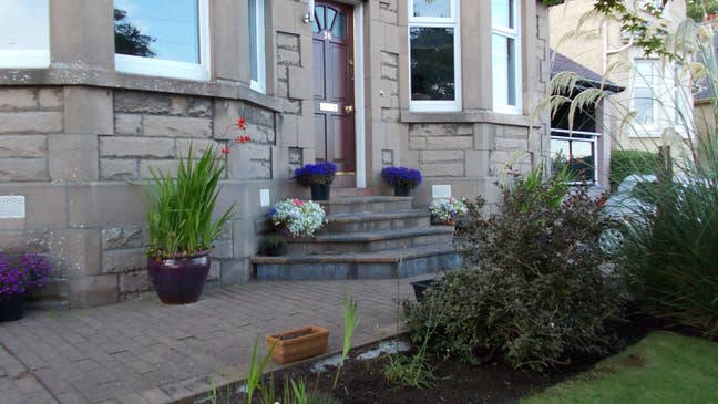 Double en-suite Garden room with private entrance  Main Photo