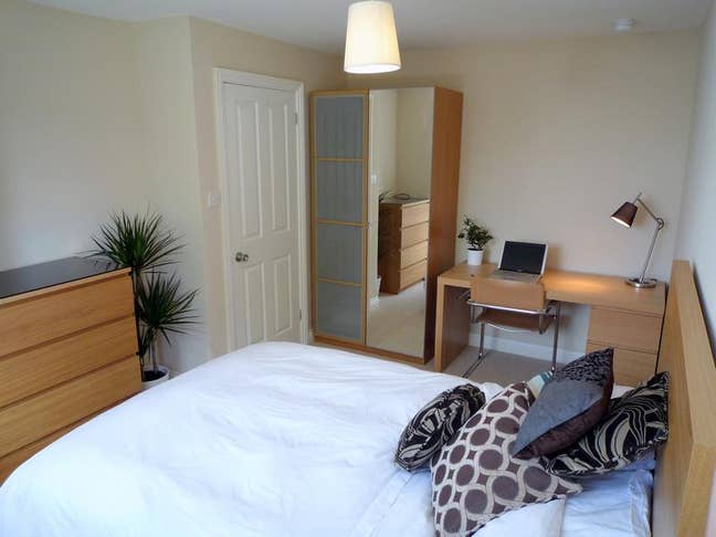 Lovely Large Double Room with En-suite  Main Photo