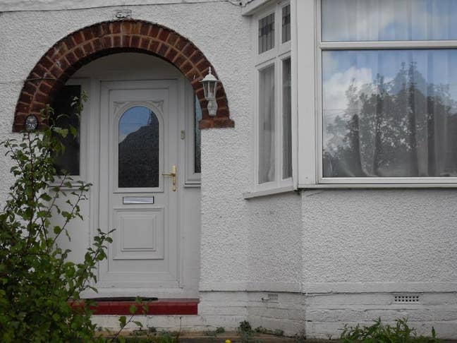 Double Rooms available in Quiet suburban area  Main Photo